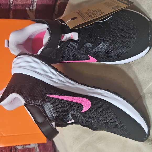 Nike Black and Pink Kids' Sneakers - Picture 2 of 7